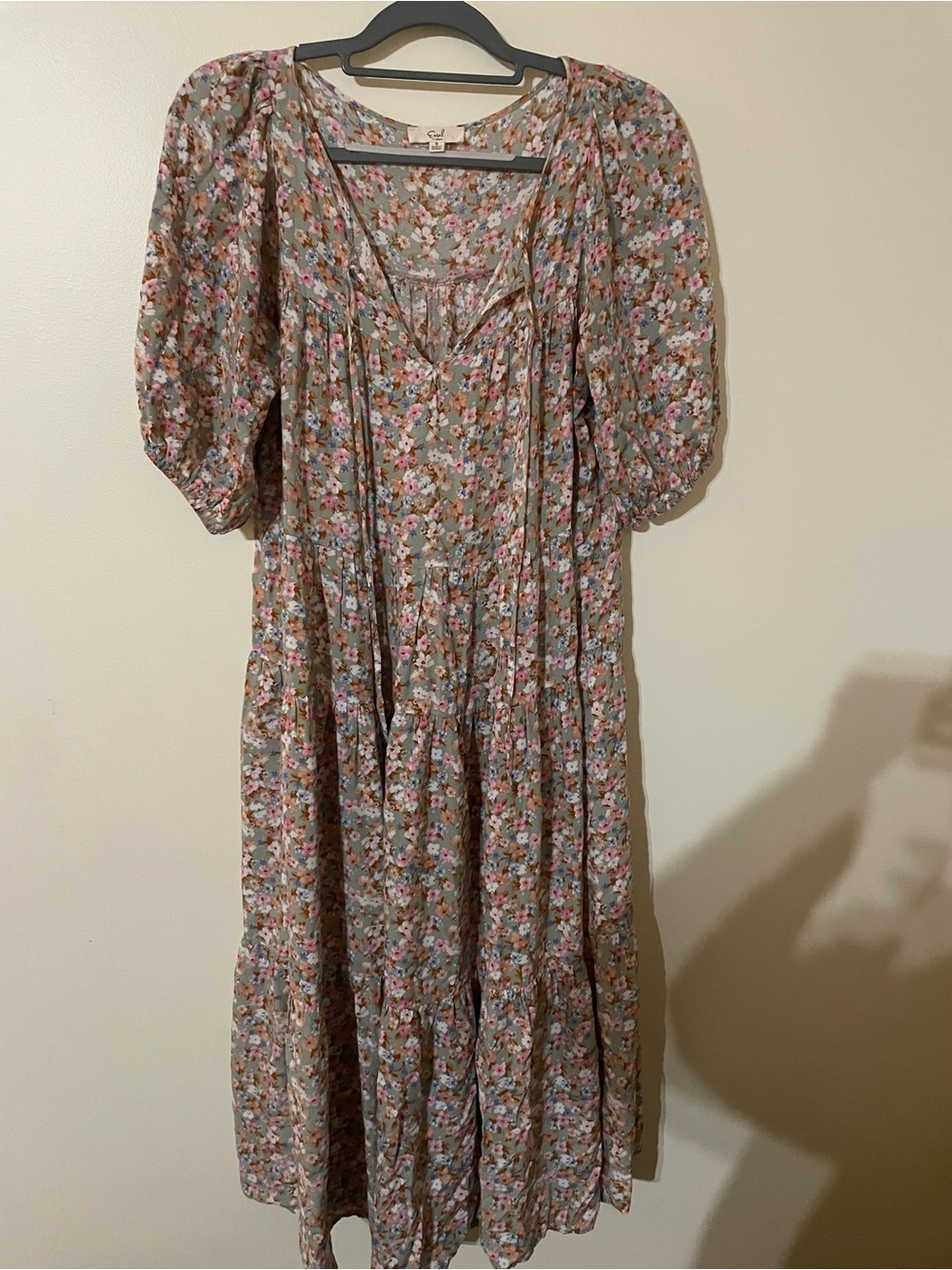 easel Floral Tiered Midi Dress in Taupe with Pink & Blue Flowers sz sm oversized